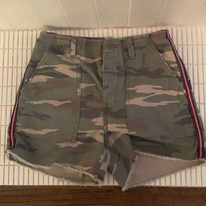 Gap camouflage shorts with strip on side